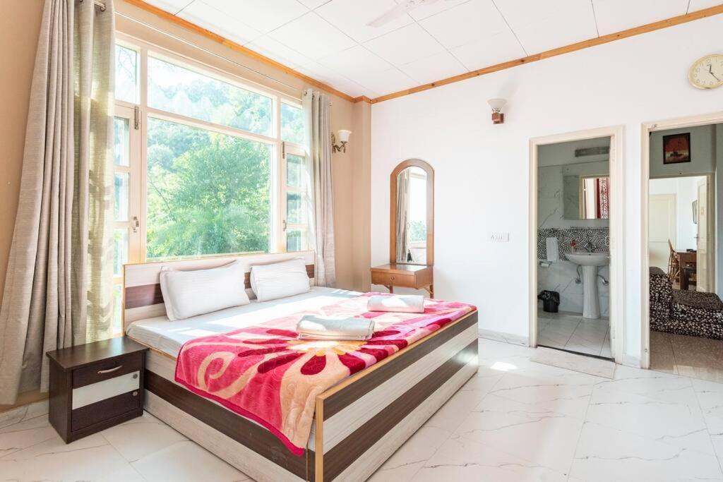 Kasauli Edge Apt With Balcony Buitenkant foto